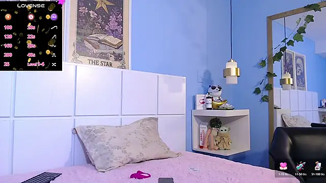 Snapshot of PenelopeBond chatting on 31, 10, 2025 PenelopeBond online show from 31, 10, 2025