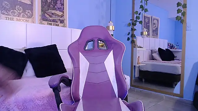 Snapshot of PenelopeBond chatting on 5, 12, 2025 PenelopeBond online show from 5, 12, 2025