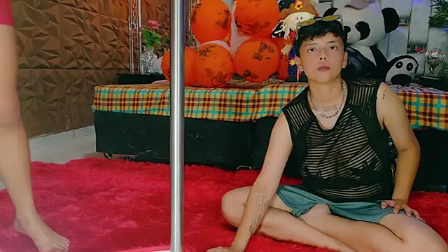 Snapshot of Twindesires chatting on 29, 10, 2025 Twindesires online show from 29, 10, 2025