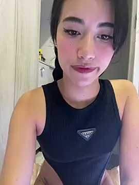Snapshot of Rouse_Monroe chatting on 14, 4, 2026 Rouse Monroe online show from 14, 4, 2026