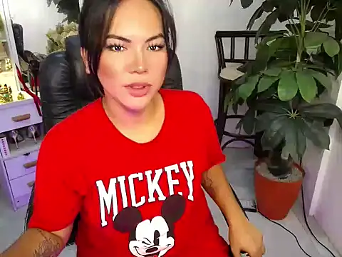 Snapshot of AngelitaDeputouch chatting on 8, 11, 2025 AngelitaDeputouch online show from 8, 11, 2025