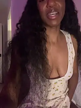 Snapshot of LoveDreaux chatting on 11, 4, 2026 LoveDreaux online show from 11, 4, 2026