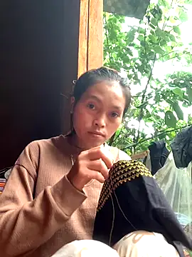 Snapshot of Halyy_xx chatting on 27, 9, 2025 Halyy xx online show from 27, 9, 2025