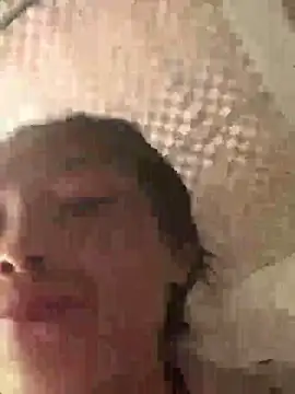 Snapshot of Halyy_xx chatting on 4, 10, 2025 Halyy xx online show from 4, 10, 2025