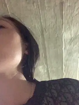 Snapshot of Halyy_xx chatting on 7, 10, 2025 Halyy xx online show from 7, 10, 2025