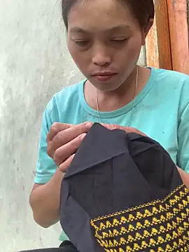 Snapshot of Halyy_xx chatting on 18, 10, 2025 Halyy xx online show from 18, 10, 2025