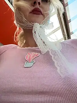 Snapshot of RonnieKiss chatting on 11, 3, 2026 RonnieKiss online show from 11, 3, 2026