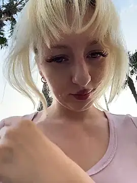 Snapshot of RonnieKiss chatting on 12, 3, 2026 RonnieKiss online show from 12, 3, 2026