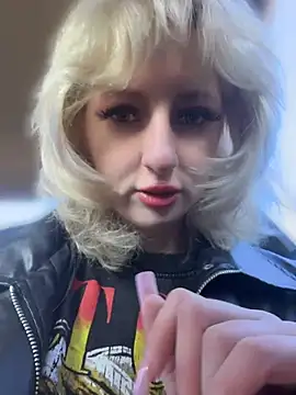 Snapshot of RonnieKiss chatting on 9, 4, 2026 RonnieKiss online show from 9, 4, 2026