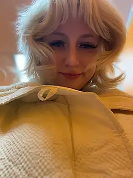 Snapshot of RonnieKiss chatting on 14, 4, 2026 RonnieKiss online show from 14, 4, 2026