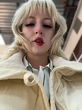 Snapshot of RonnieKiss chatting on 15, 4, 2026 RonnieKiss online show from 15, 4, 2026