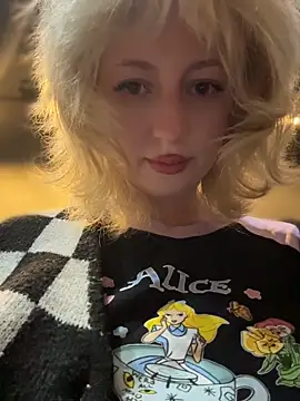 Snapshot of RonnieKiss chatting on 21, 4, 2026 RonnieKiss online show from 21, 4, 2026