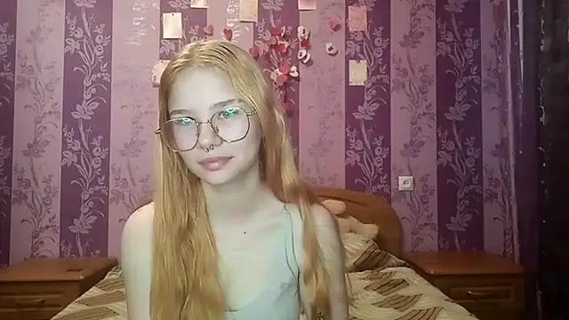 Snapshot of Lutangogansit chatting on 26, 11, 2025 Lutangogansit online show from 26, 11, 2025