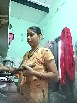 Cute-Charvii online show from 6, 4, 2026