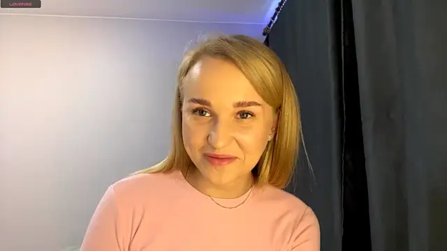 TanekaBoitel online show from 3, 10, 2025