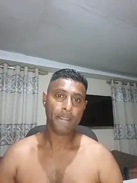 Snapshot of kingVibeX chatting on 4, 12, 2025 kingVibeX online show from 4, 12, 2025