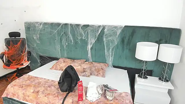 VanessaParis   online show from 18, 10, 2025