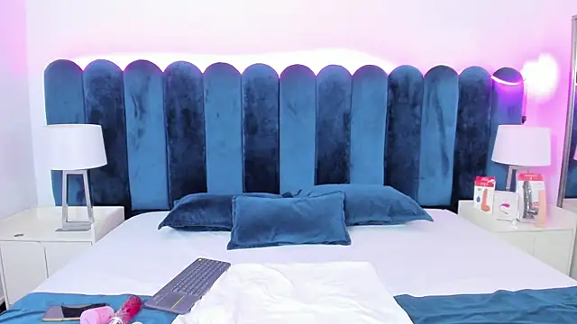 VanessaParis   online show from 5, 11, 2025