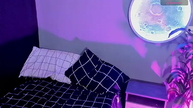 Emmy  Smith online show from 23, 11, 2025