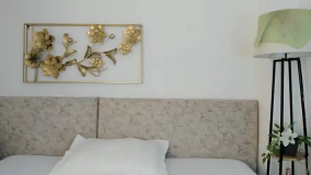 Snapshot of _Malak chatting on 22, 10, 2025 Malak online show from 22, 10, 2025