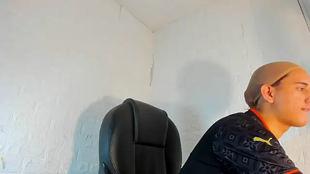 Snapshot of Marian_Cristal chatting on 1, 2, 2026 Marian Cristal online show from 1, 2, 2026