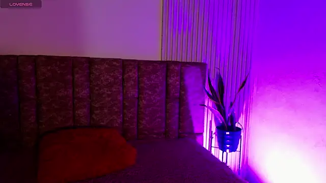 Missdionne curly online show from 13, 1, 2026