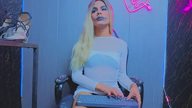 Snapshot of antonella_sexidoll chatting on 18, 10, 2025 antonella sexidoll online show from 18, 10, 2025