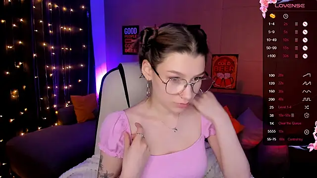 Snapshot of LinaBlossom_ chatting on 7, 10, 2025 LinaBlossom online show from 7, 10, 2025