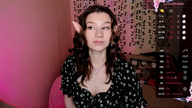 Snapshot of LinaBlossom_ chatting on 30, 10, 2025 LinaBlossom online show from 30, 10, 2025