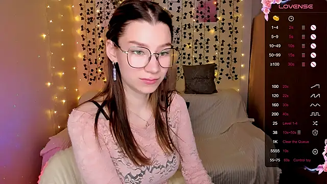 Snapshot of LinaBlossom_ chatting on 24, 11, 2025 LinaBlossom online show from 24, 11, 2025