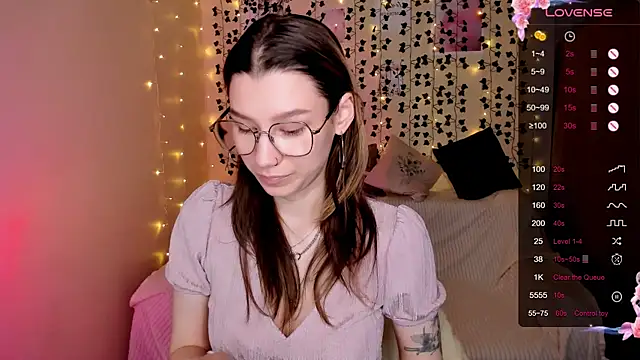 Snapshot of LinaBlossom_ chatting on 25, 11, 2025 LinaBlossom online show from 25, 11, 2025