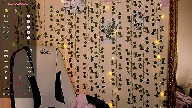 Snapshot of LinaBlossom_ chatting on 5, 2, 2026 LinaBlossom online show from 5, 2, 2026