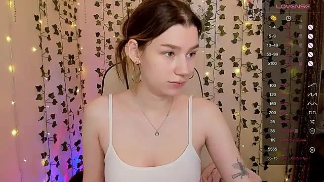 Snapshot of LinaBlossom_ chatting on 7, 2, 2026 LinaBlossom online show from 7, 2, 2026