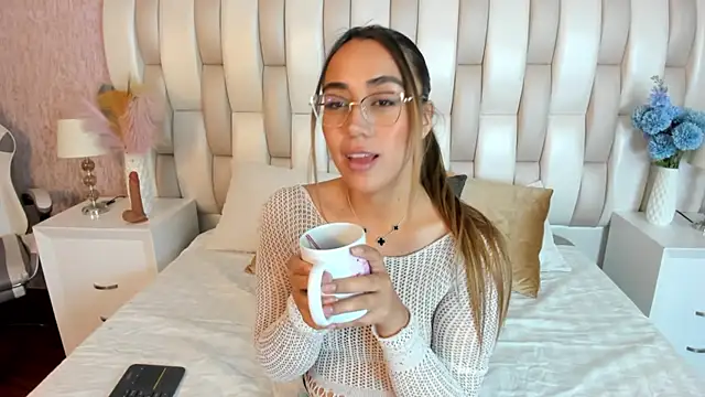 Snapshot of sara_ospina_ chatting on 15, 10, 2025 sara ospina online show from 15, 10, 2025