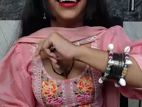 Snapshot of Sweey_Bebo chatting on 12, 11, 2025 Sweey Bebo online show from 12, 11, 2025