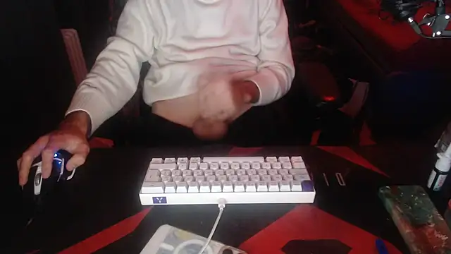 Snapshot of geil20CM2 chatting on 8, 11, 2025 geil20CM2 online show from 8, 11, 2025