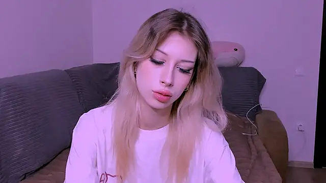 Lori lolii online show from 4, 12, 2025