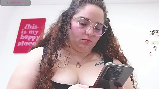 Snapshot of AmandaaWats chatting on 11, 4, 2026 AmandaaWats online show from 11, 4, 2026