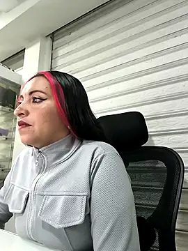 Snapshot of Alisson_Stonee chatting on 2, 4, 2026 Alisson Stonee online show from 2, 4, 2026