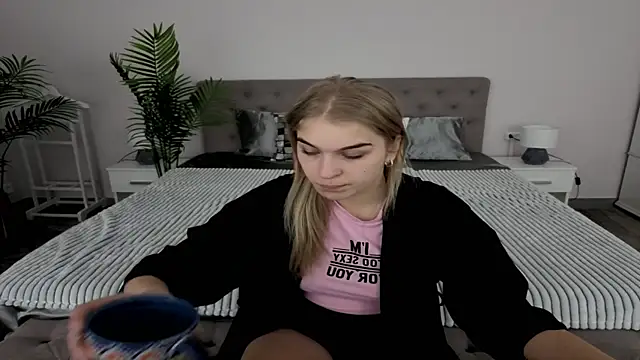 Snapshot of AlinaLiii chatting on 20, 3, 2026 AlinaLiii online show from 20, 3, 2026