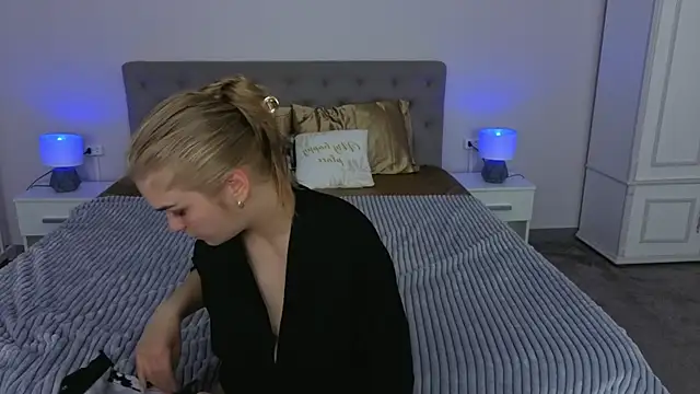 Snapshot of AlinaLiii chatting on 6, 4, 2026 AlinaLiii online show from 6, 4, 2026