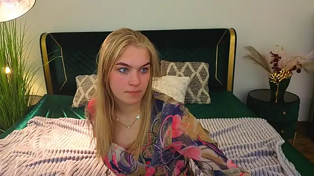 Snapshot of AlinaLiii chatting on 15, 4, 2026 AlinaLiii online show from 15, 4, 2026