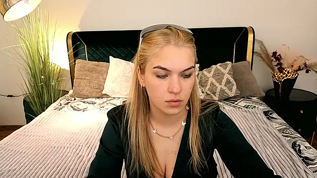 Snapshot of AlinaLiii chatting on 20, 4, 2026 AlinaLiii online show from 20, 4, 2026