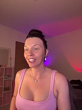 MaciiMayy online show from 4, 8, 2026