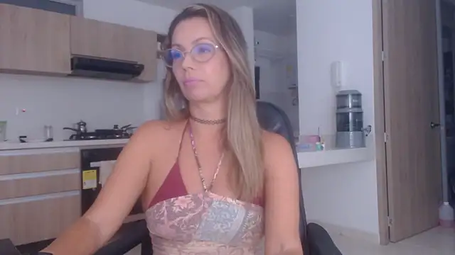 Snapshot of LovePaula chatting on 22, 11, 2025 LovePaula online show from 22, 11, 2025