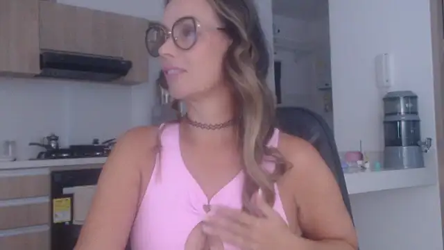 Snapshot of LovePaula chatting on 23, 11, 2025 LovePaula online show from 23, 11, 2025