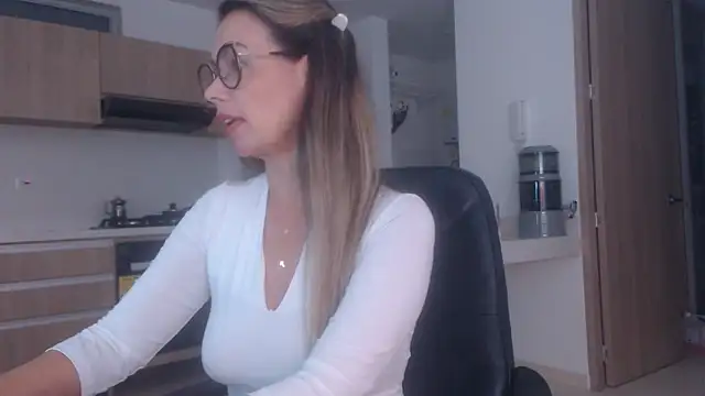 Snapshot of LovePaula chatting on 3, 2, 2026 LovePaula online show from 3, 2, 2026