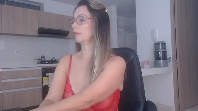 Snapshot of LovePaula chatting on 8, 2, 2026 LovePaula online show from 8, 2, 2026