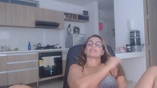 Snapshot of LovePaula chatting on 16, 2, 2026 LovePaula online show from 16, 2, 2026