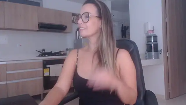 Snapshot of LovePaula chatting on 24, 2, 2026 LovePaula online show from 24, 2, 2026